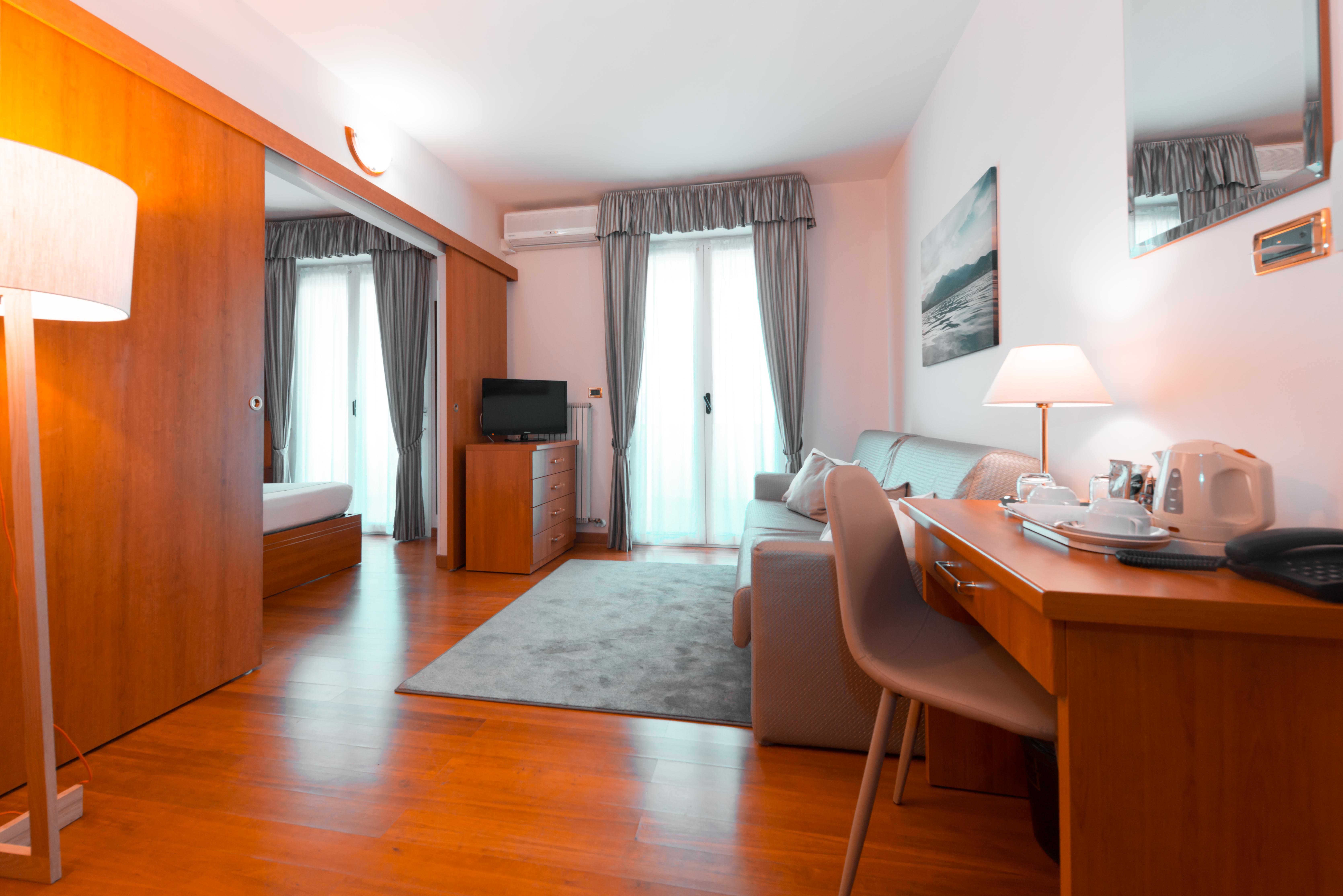 2 Village Aparthotel