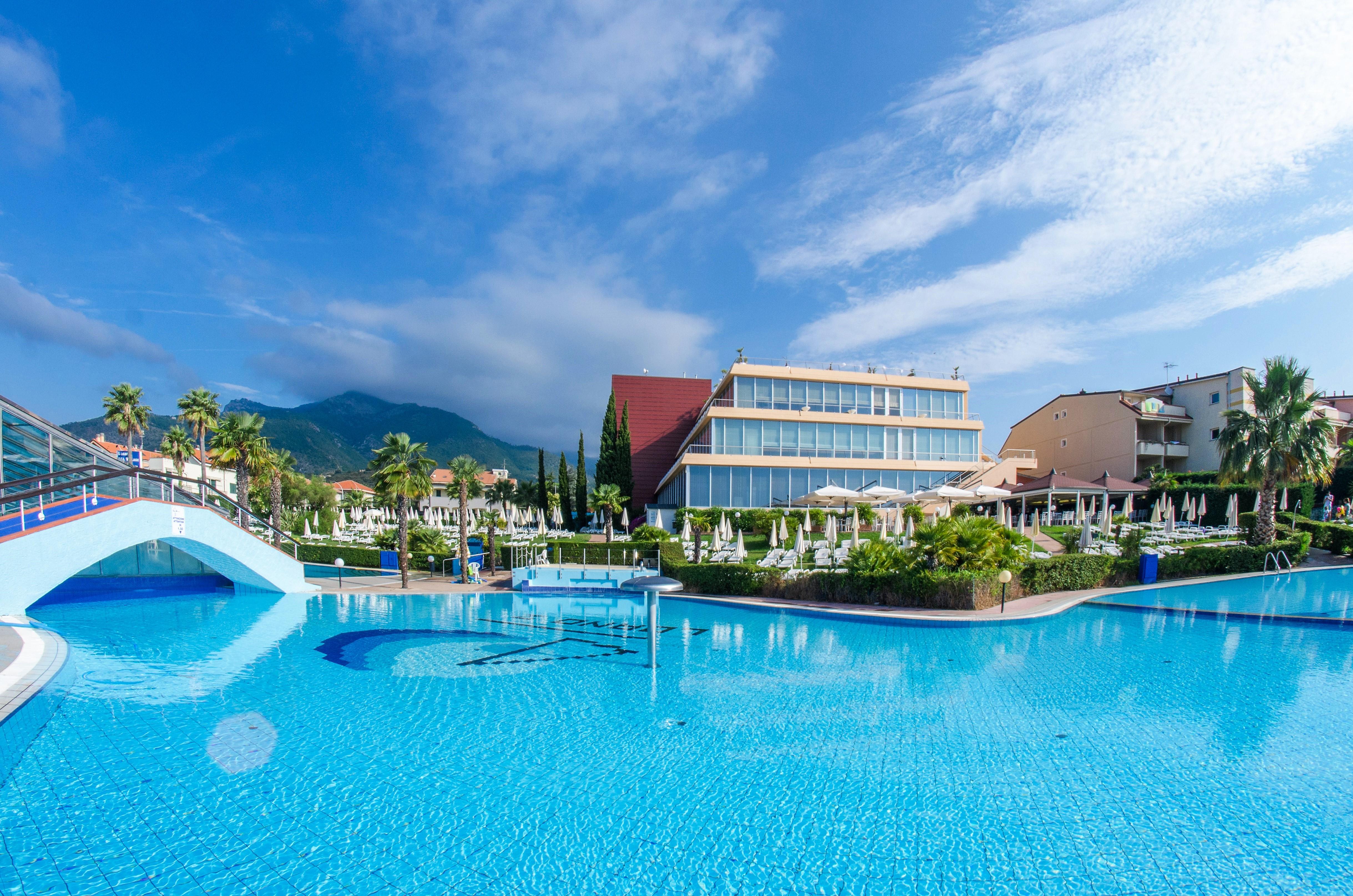 2 Village Aparthotel 4*
